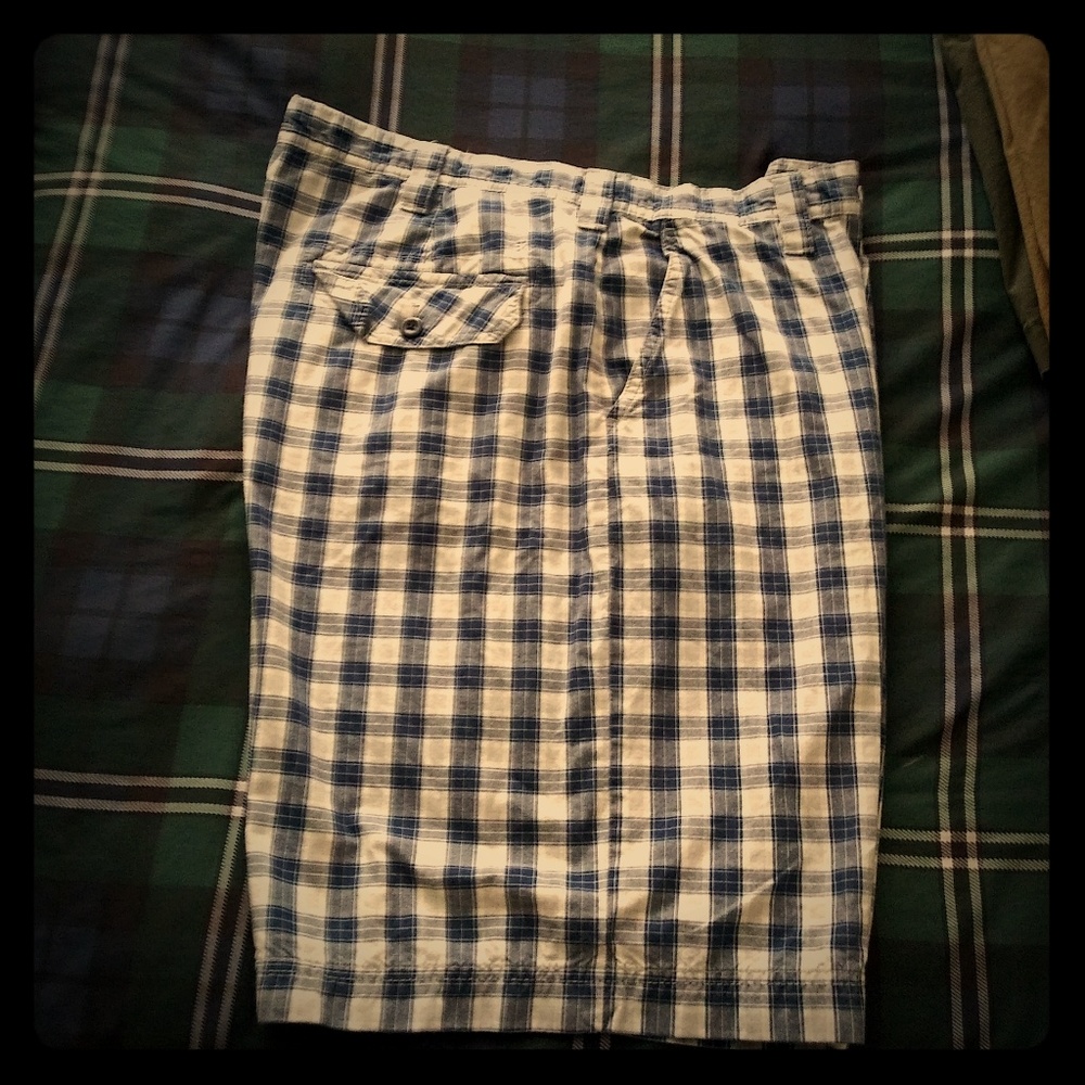 Izod golf shorts